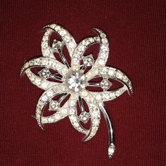 Sarah Coventry Vintage Rhinestone Brooch Pin - Picture 1 of 3